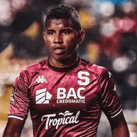 Fidel Escobar rechazó jugar la Copa Libertadores para quedarse en el Saprissa