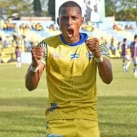 Nicolás Muñoz marca doblete y se acerca al goleador histórico de Centroamérica [VIDEO]