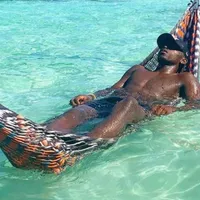 Alberth Elis no aguantó y presumió la sensual mujer con quien se fue de vacaciones