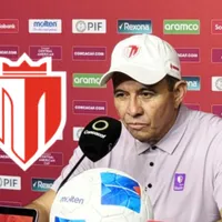 Otoniel Olivas en conferencia de prensa.