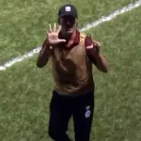 Pedro Troglio es expulsado y presumió los títulos que ha ganado