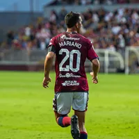Mariano Torres deja su huella en Costa Rica con un nuevo récord personal en el Saprissa