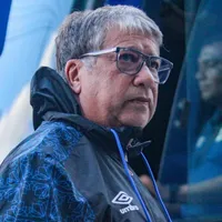seleccion-de-el-salvador-bolillo-gomez-llegando-al-cuscatlan