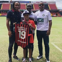 Padres de familia se ensañan en partido infantil contra hermanito de Jonathan McDonald