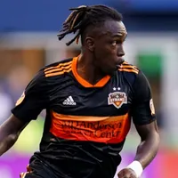 Alberth Elis publica foto sin camisa e hinchas de club europeo lo llenan de comentarios