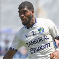 Azarías Londoño con la camisa de Comunicaciones.