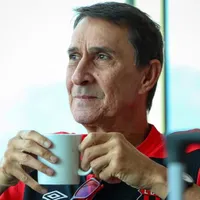 Alexandre Guimarães recibe una muy buena noticia.