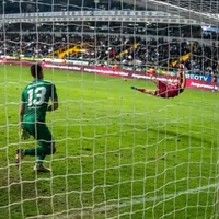 Golazo de Paradela contra Guadalupe.