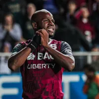 Javon East en problemas: lo echaron de Saprissa y puede quedarse sin nada