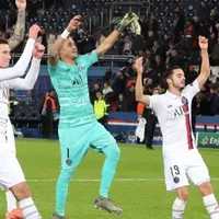 Con premio a sus seguidores, Keylor celebra el penal atajado en Champions