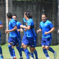 El jugador con quien más se le ha visto a Fito en prácticas de Selección El Salvador