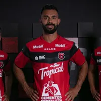 Alajuelense presentó su nuevo uniforme inspirado en el equipo de 1941