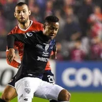 Gabriel Torres fue titular contra el Independiente de Argentina