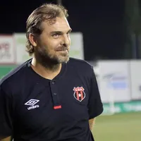 Andrés Carevic reveló como hace Alajuelense para vencer a los rivales que “le meten el bus”