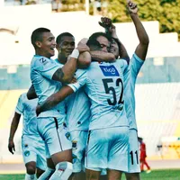 Comunicaciones goleó 3-0 a Municipal y se adjudicó el Clásico 312