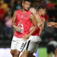 Rolando Blackburn recibe fuertes críticas en su inicio con LD Alajuelense