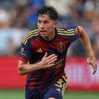 Bryan Oviedo va a un equipo inesperado. (Foto: Getty Images)