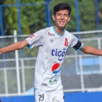Futbolista salvadoreño viaja a incorporarse al Monterrey de México