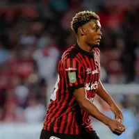 Rashir Parkins sufrió un duro golpe ante Olimpia. (Foto: LDA)