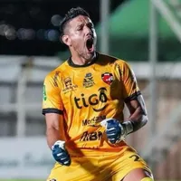 Confirmado: Leo Moreira cambia de club y su reemplazo en Puntarenas será un ex Alajuelense