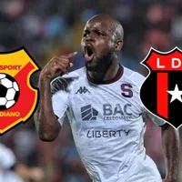 Javon East gritando un gol con Saprissa.