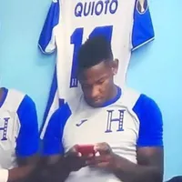 Jugador de La H no calló tras ser sorprendido viendo el celular antes de partido