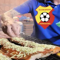 Nació en Argentina y fue bicampeón con Herediano, pero hoy se gana la vida haciendo asados: "Es lo único que cocino"