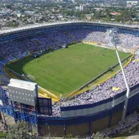 Venta de boletos para entrar al Cuscatlán a ver El Salvador - Santa Lucía