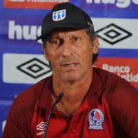 Pedro Troglio rechazó a varios equipos de Argentina para quedarse en Olimpia