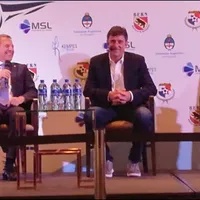 Mario Kempes presentó su libro en Panamá