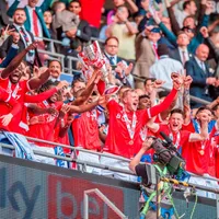 Histórico club interesado en jugador tico ascendió a Premier League