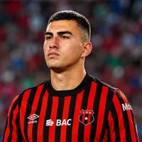 “Dispuesto a volver”: Fernán Faerron se acerca a Alajuelense e Ismael Rescalvo se ilusiona con el bombazo del mercado