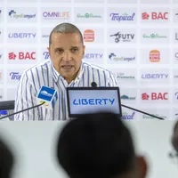 Erick Lonnis rechazó la vuelta de un legionario.