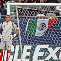Keylor Navas protagonista con el PSG en el Día de la Bandera de México