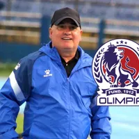 Willy Olivera como entrenador de Comunicaciones.