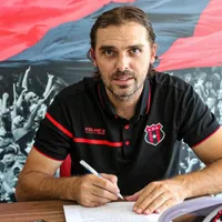 Carevic renueva su contrato con Alajuelense