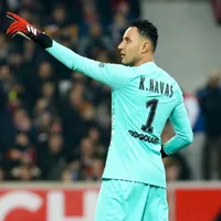 Keylor Navas tiene "las manos de Dios en el PSG" según prensa española