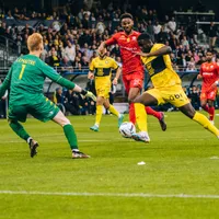 Mayron George anotó en derrota del Pau FC en Ligue 2 de Francia