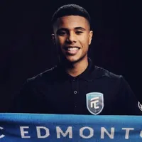Nació en Canadá, tiene ascendencia africana y aceptó jugar con La Selecta