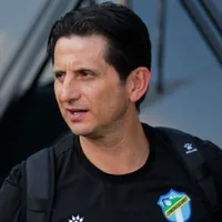 Ronald González en Comunicaciones.