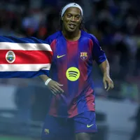 Rendido ante los ticos: Ronaldinho emociona a Costa Rica con su gesto en el Clásico que Real Madrid le ganó a Barcelona