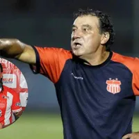 El técnico de Mira confirmó la razón por la que no debutó Gullit Peña