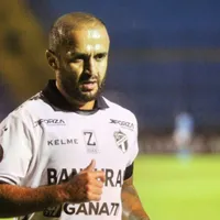 "Se juegan muchas cosas": José Contreras palpita el clásico entre Comunicaciones y Municipal