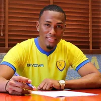 Deybi Flores es presentado oficialmente en el Panetolikos de Grecia
