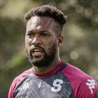 Kendall Waston en el entrenamiento de Saprissa.