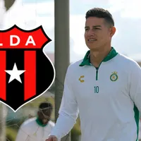 James Rodríguez con la ropa de León, su nuevo equipo, y el escudo de la Liga Deportiva Alajuelense.