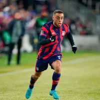 Sergiño Dest se perdería los partidos eliminatorios ante Costa Rica y Panamá