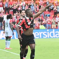 Joel Campbell se gana los corazones de los aficionados de Alajuelense. (Foto: LaTeja)