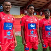 Panameños son presentados de forma oficial con el AD Santos