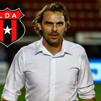 Guimaraes no la vio venir: Andrés Carevic vuelve a aparecer en el radar de Alajuelense